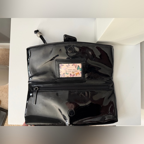 Kenneth Cole Reaction Glossy Black Patent Leather Clutch with Pockets - Picture 5 of 8